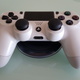 Imagen para el artículo titulado Cómo cargar tu mando de PS4 de forma inalámbrica